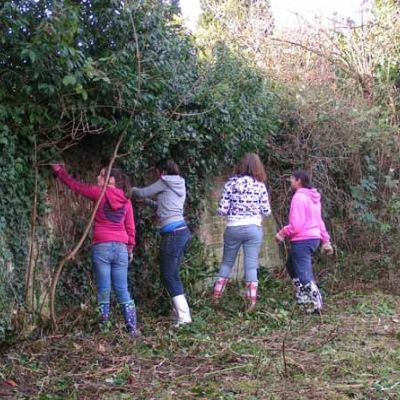 Pupils finishing at the garden after a day of toil 240109 (3)